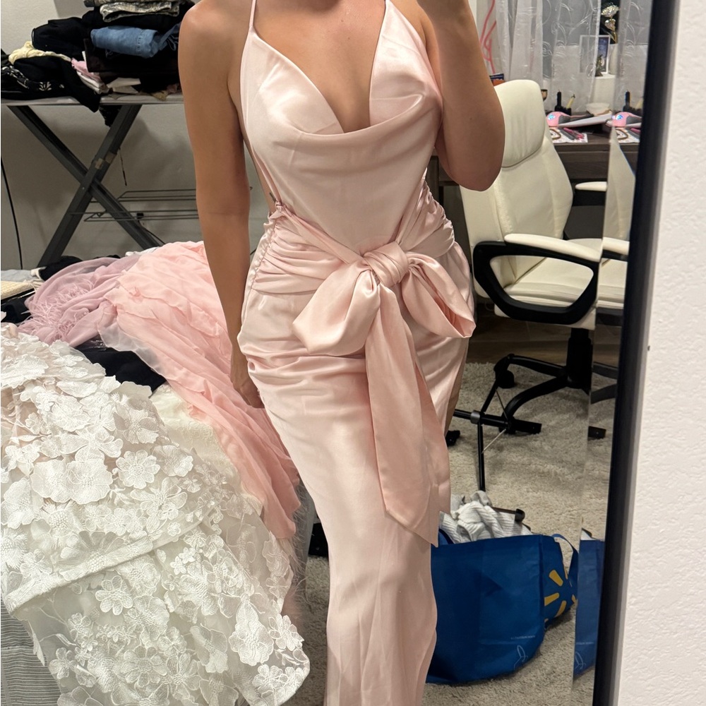 Chic Backless Pink Dress with Bow